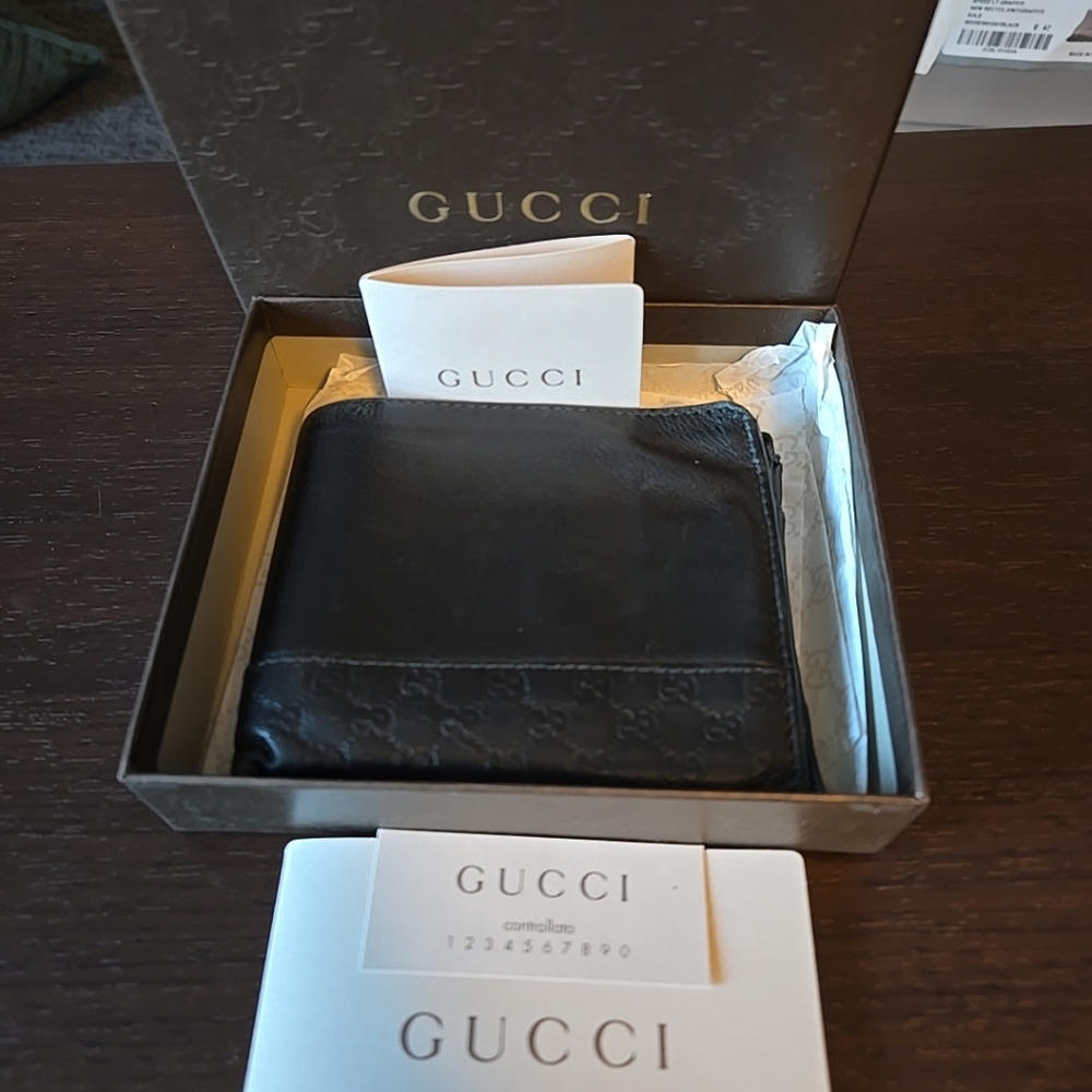 Gucci mens leather black wallet